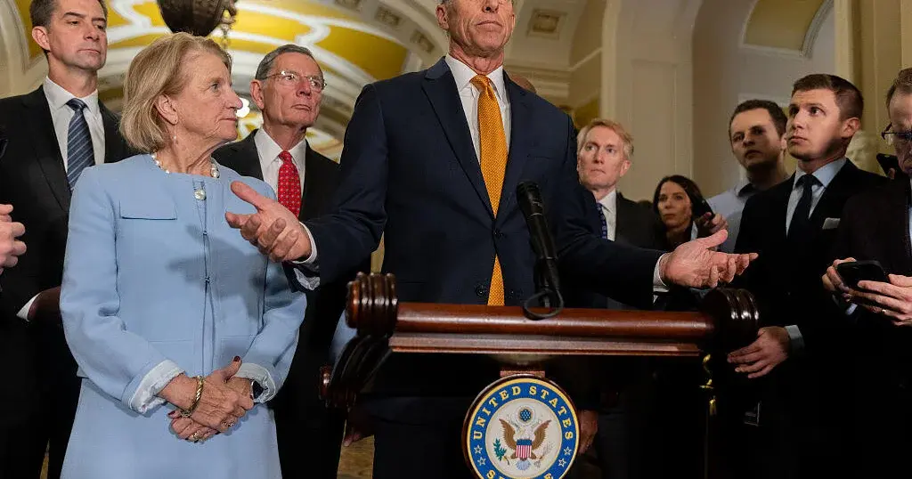 Hökumət fəaliyyəti beşinci həftədir dayanıb