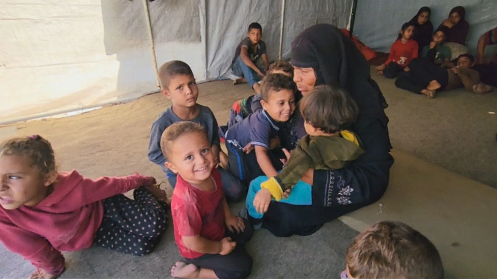 Qəzzada İsrailin yetim qoyduğu 36 uşaq: Fələstinli nənə-baba onlara sahib çıxır